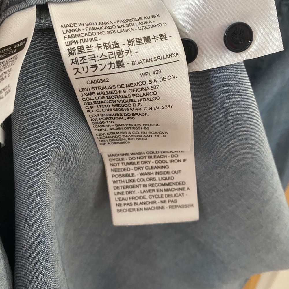 Levi’s Chambray Button Up - image 5